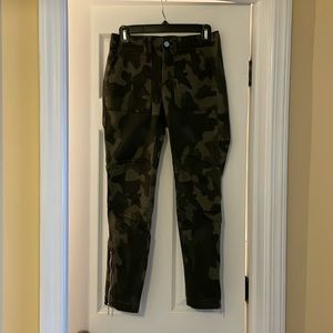 Women’s Camo slim pants